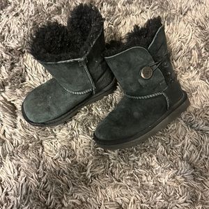 Used 11k kids Ugg boots